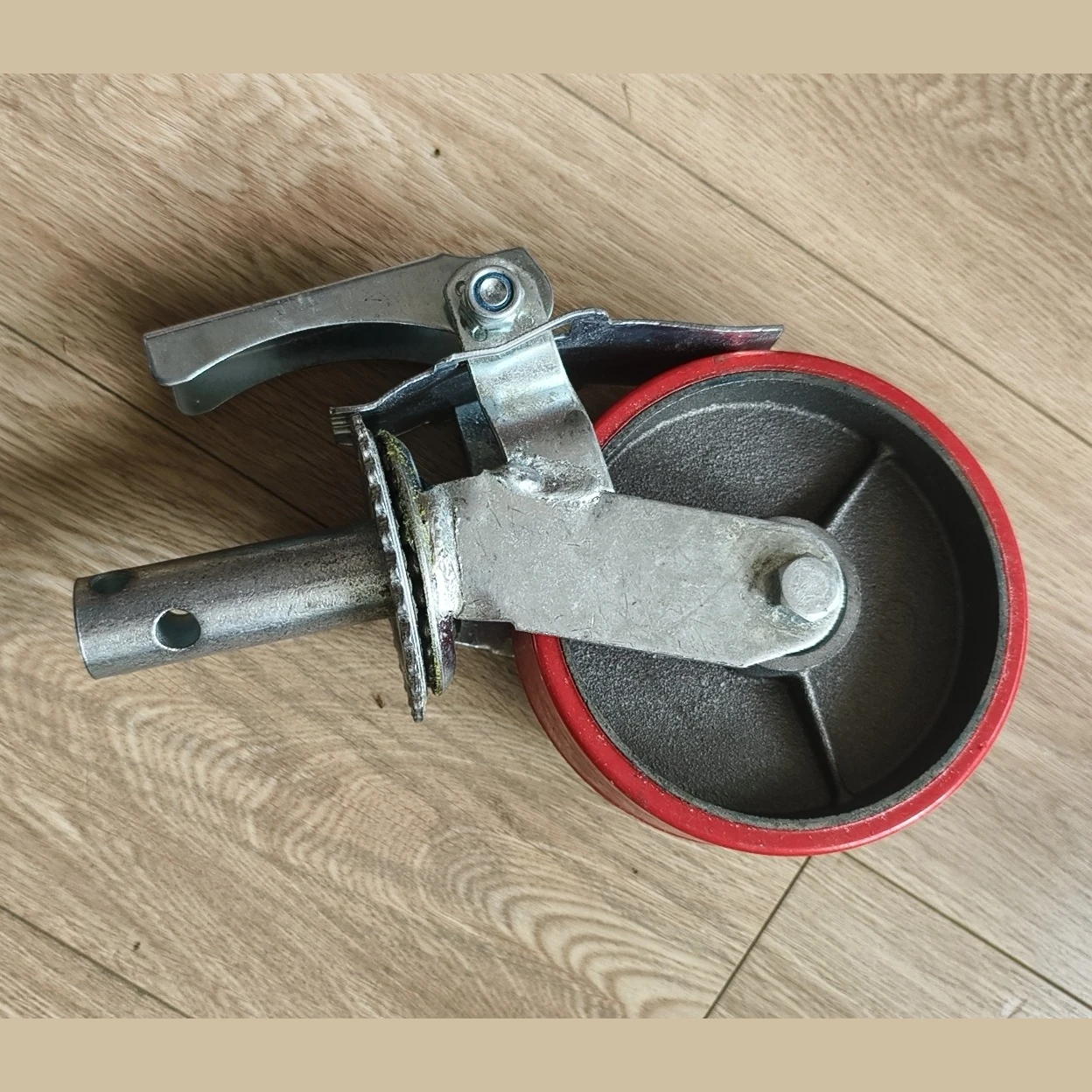 Frame scaffold swivel caster with brake