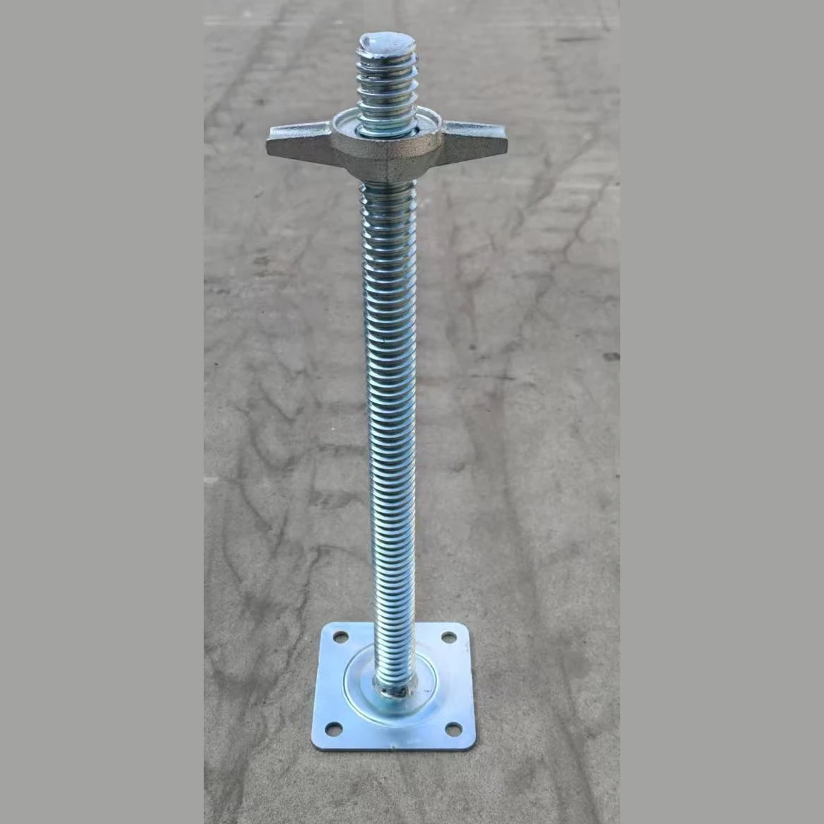 Adjustable scaffold screw jack base