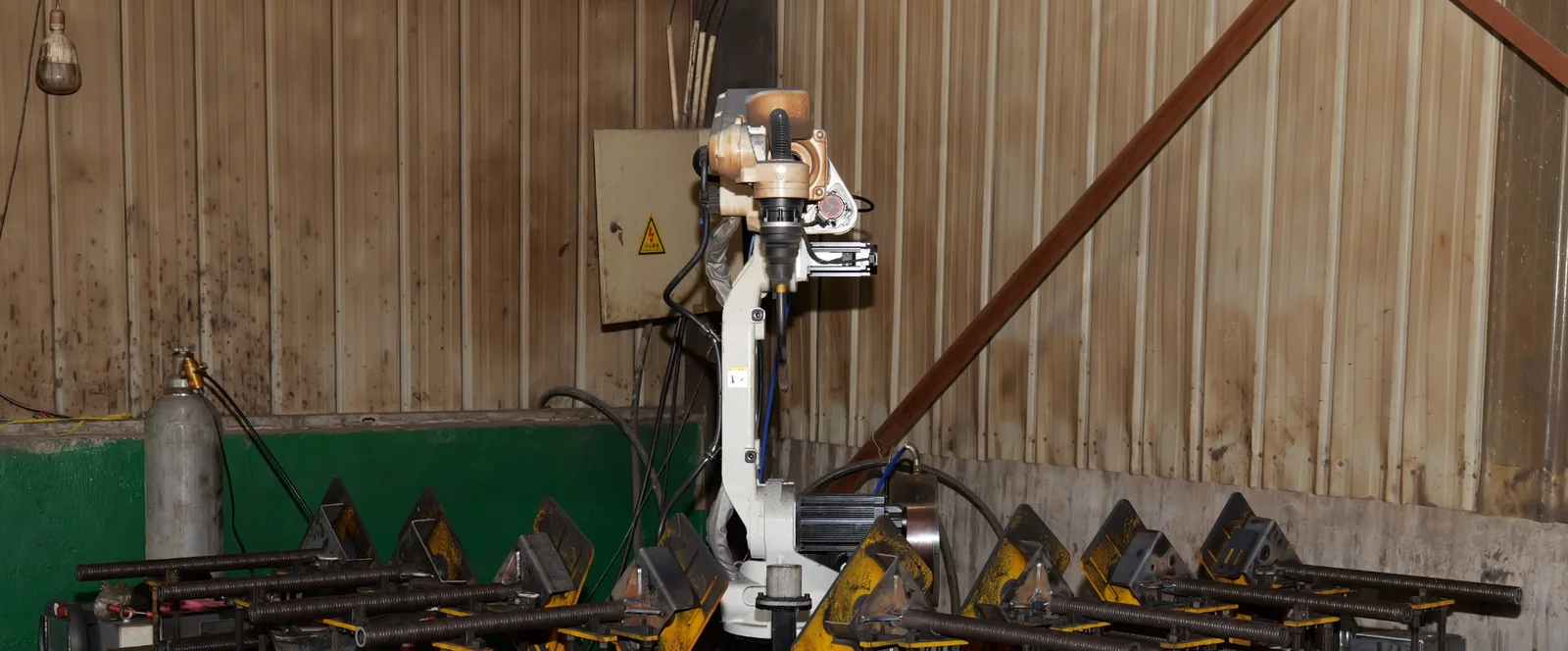 Robotic welding work cell supporting tubular construction-component fabrication