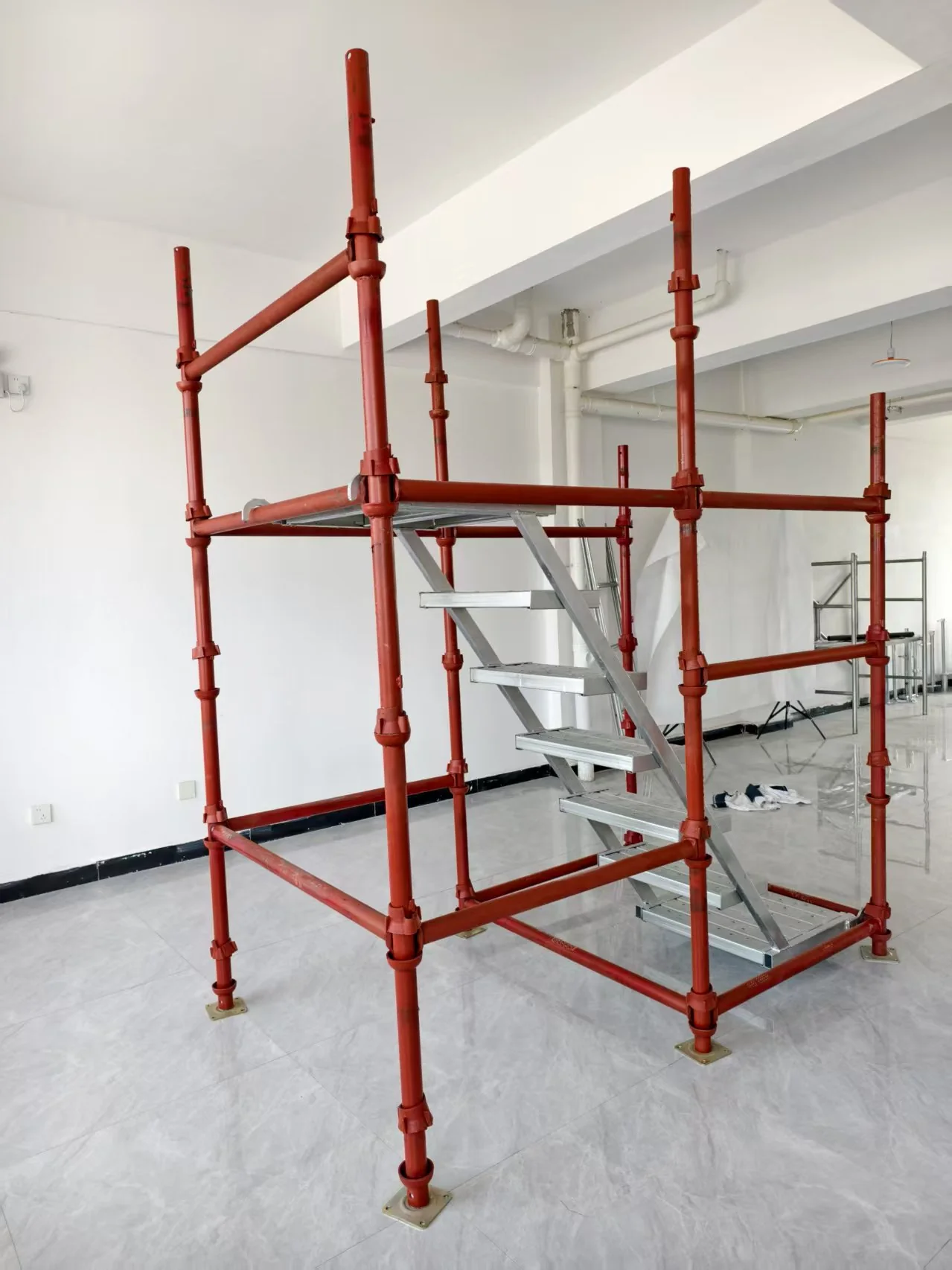 Cuplock scaffolding system assembled with an access stair