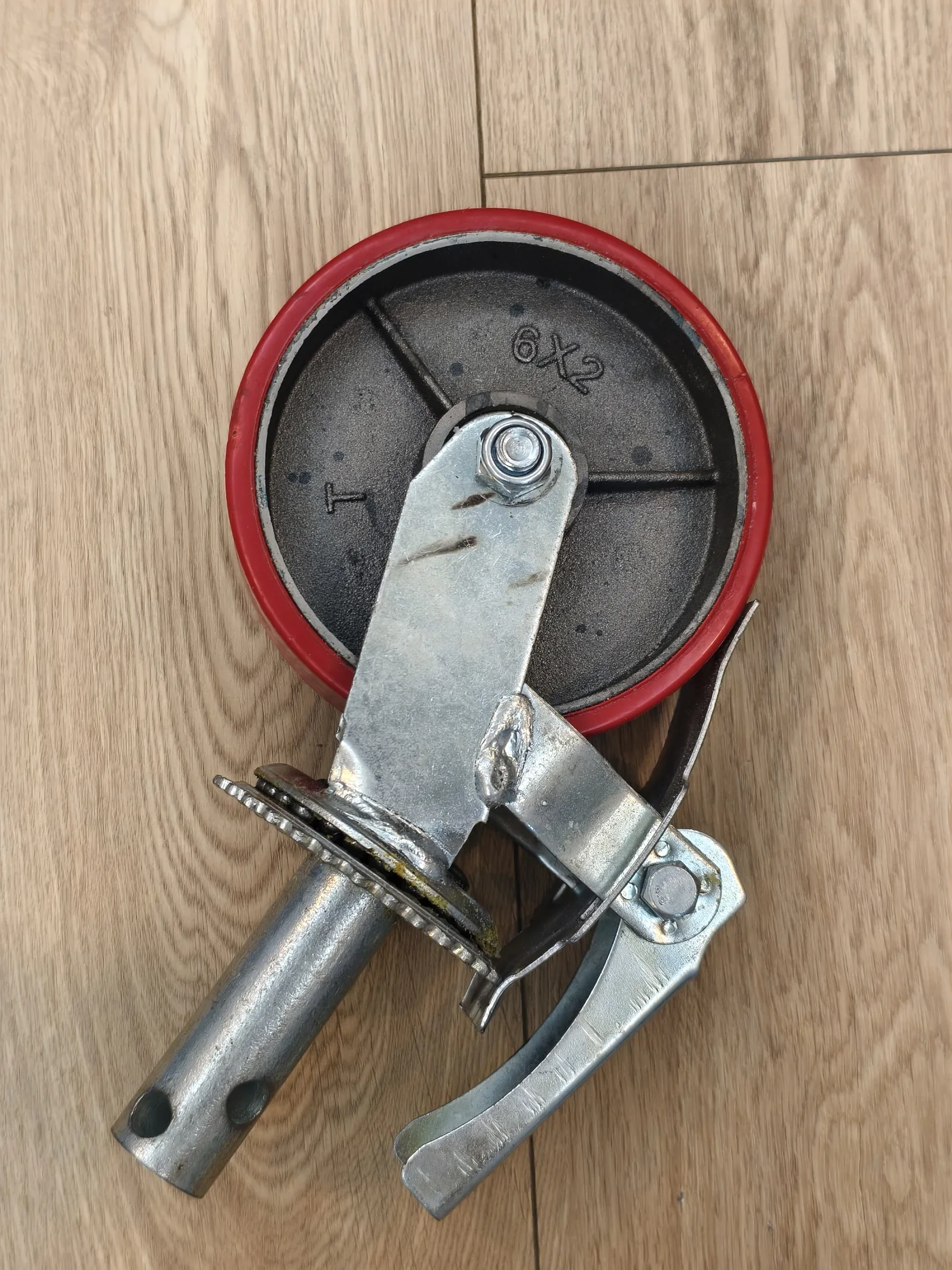 Scaffolding caster close-up used as product-detail evidence