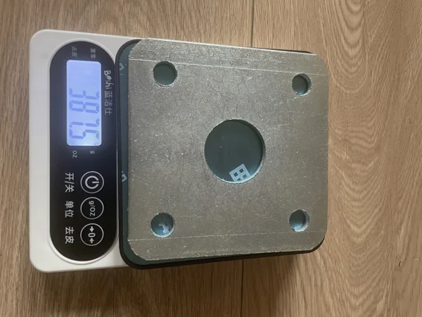 Square end plate on a digital scale