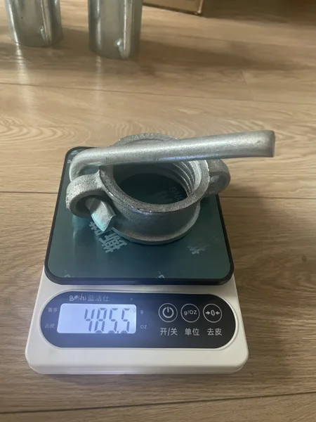 Handled prop adjusting nut on a digital scale