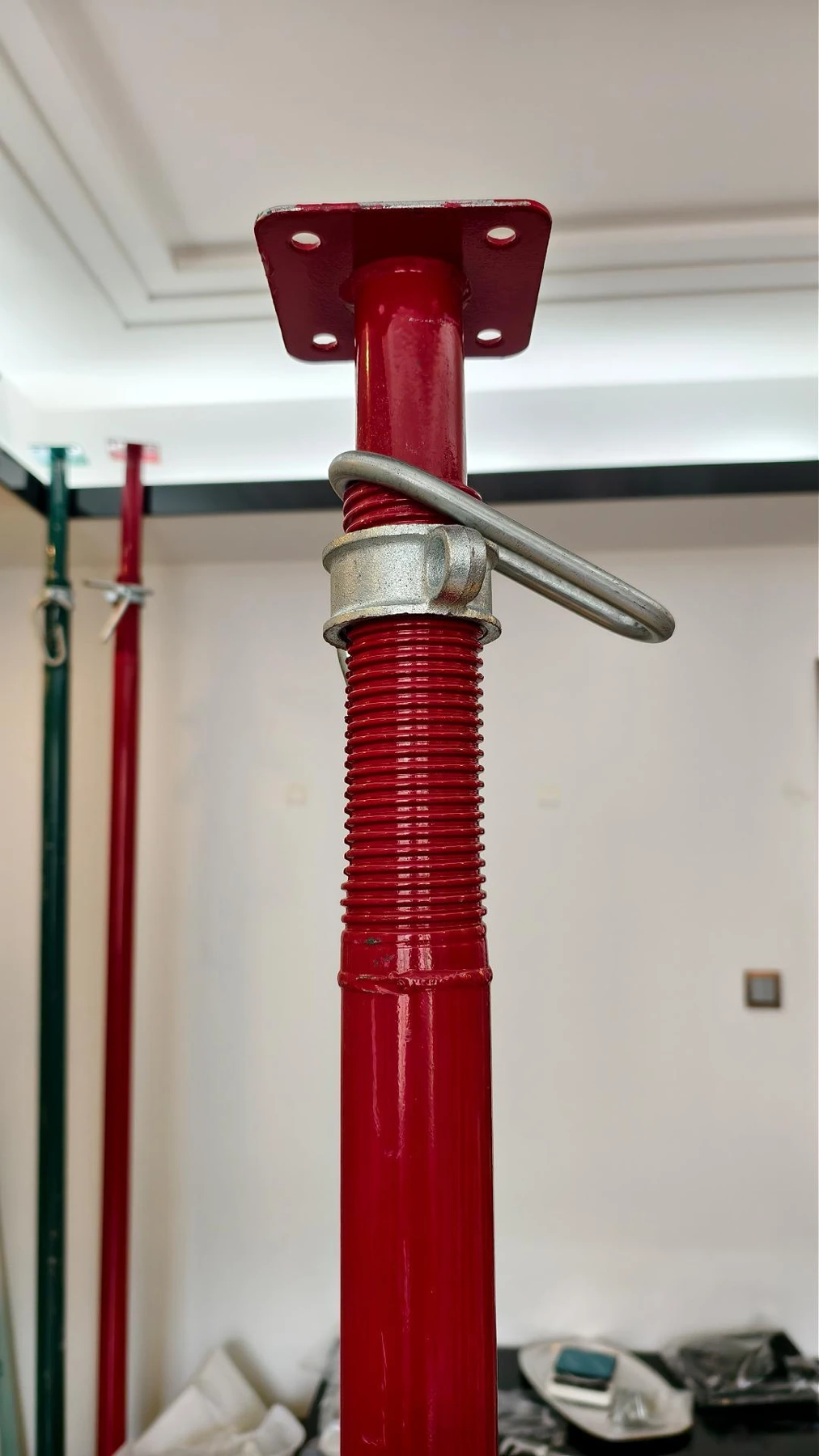 Red painted Nuohong steel prop sample