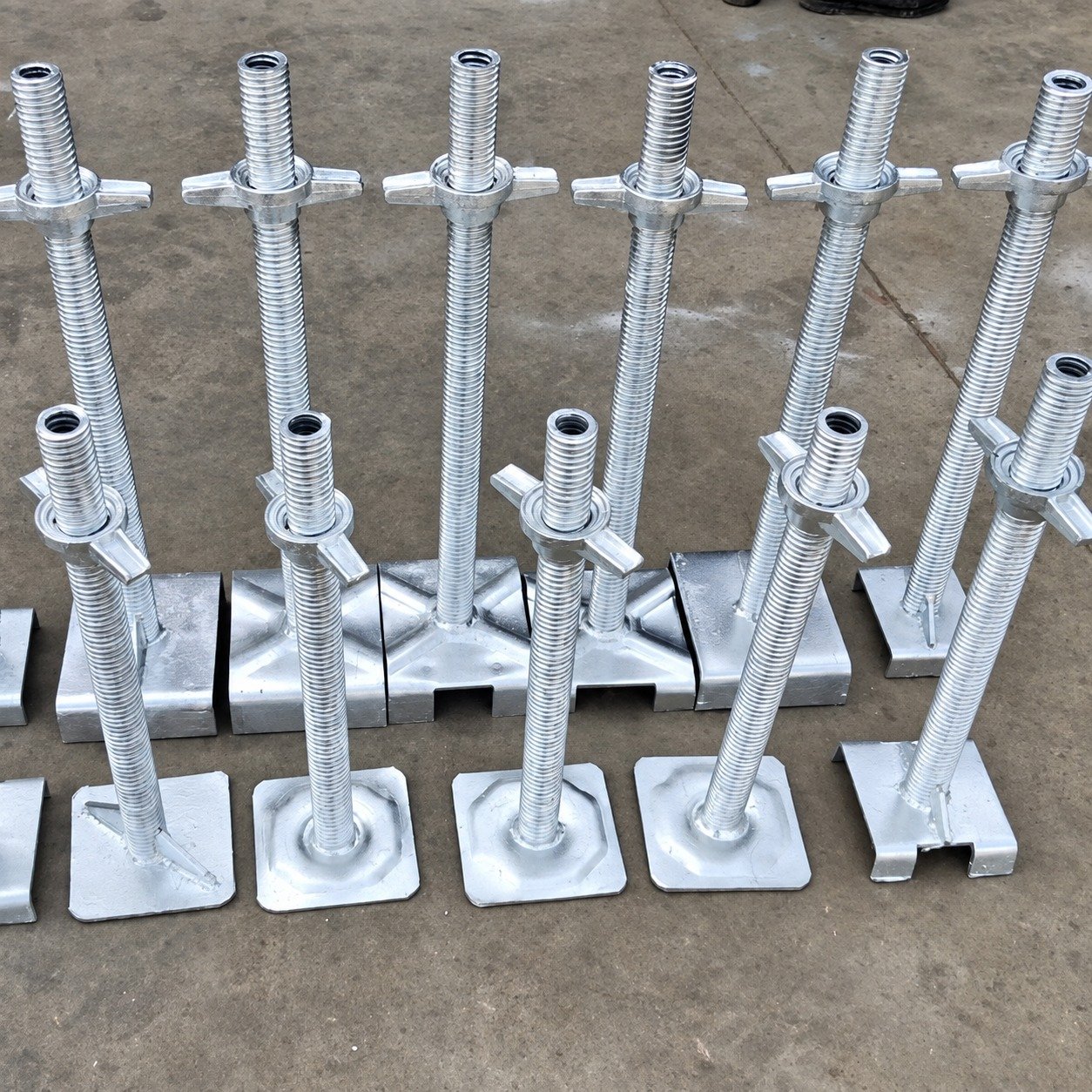 Galvanized scaffolding screw jacks